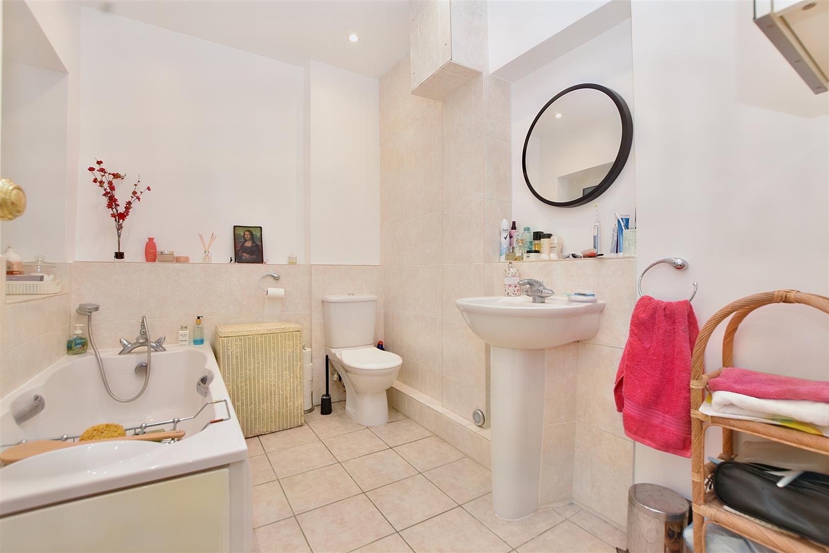 Property Details for Chatsworth Gardens, Eastbourne Town Property